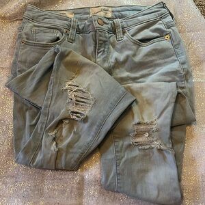 Light Wash Ripped Jeans